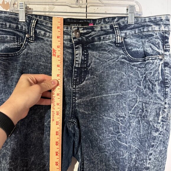 Torrid Acid Wash Skinny Jeans Size 20 WE SWEAR BY THE FIT Stretchy Blue - Picture 6 of 9